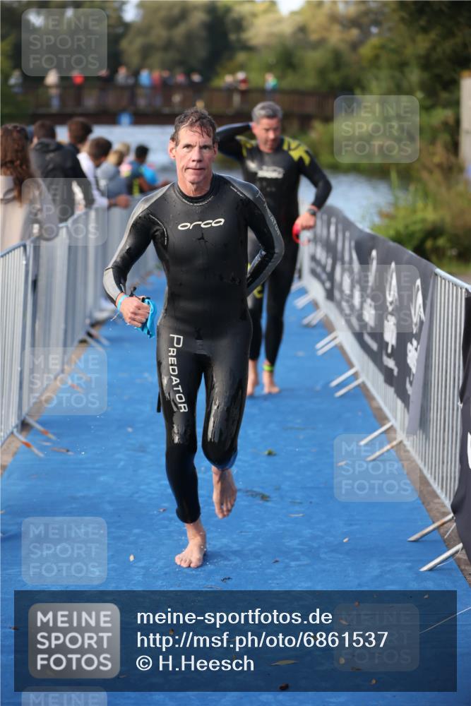 25.08.2024 - Elbe Triathlon Hamburg H.Heesch http://msf.ph/oto/6861537 25.08.2024 09:18:02 Schwimmen 361, 381, 384, 388, 421, 435 meine-sportfotos.de
