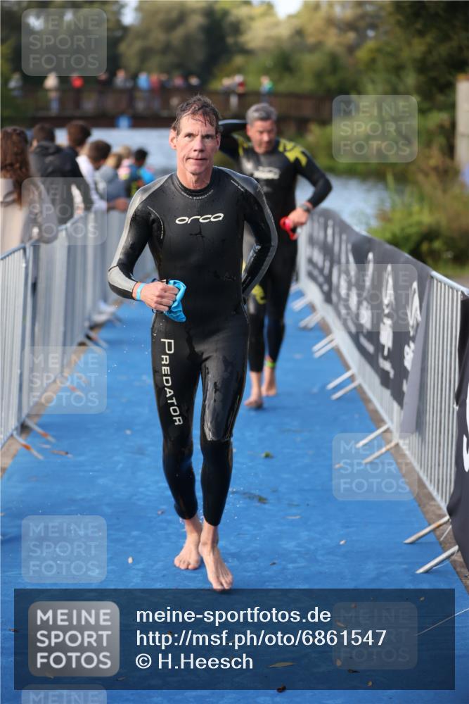 25.08.2024 - Elbe Triathlon Hamburg H.Heesch http://msf.ph/oto/6861547 25.08.2024 09:18:02 Schwimmen 361, 381, 384, 388, 421, 435 meine-sportfotos.de