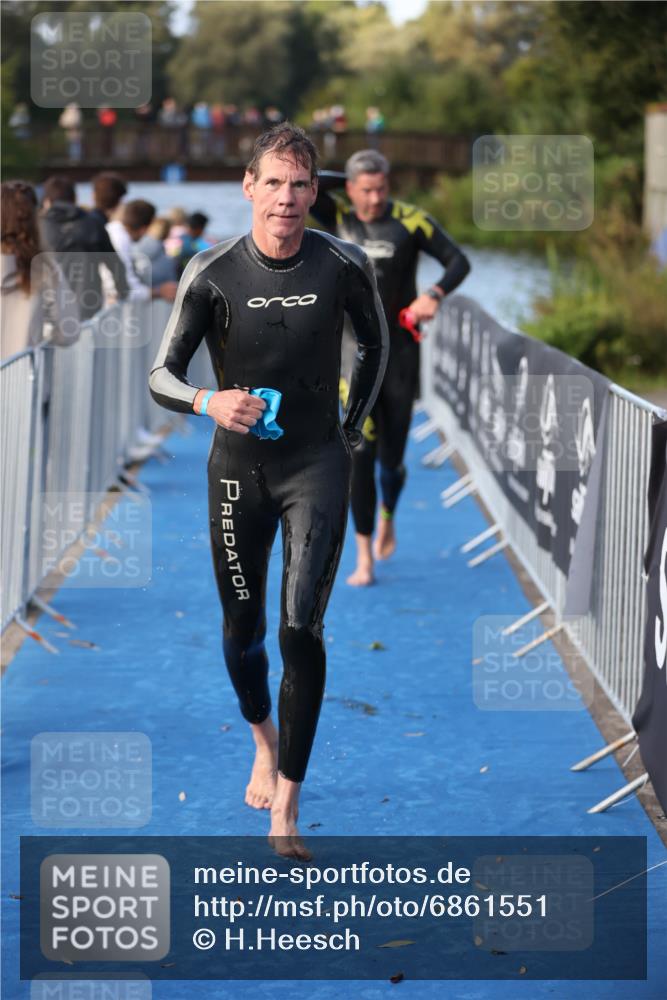 25.08.2024 - Elbe Triathlon Hamburg H.Heesch http://msf.ph/oto/6861551 25.08.2024 09:18:02 Schwimmen 361, 381, 384, 388, 421, 435 meine-sportfotos.de