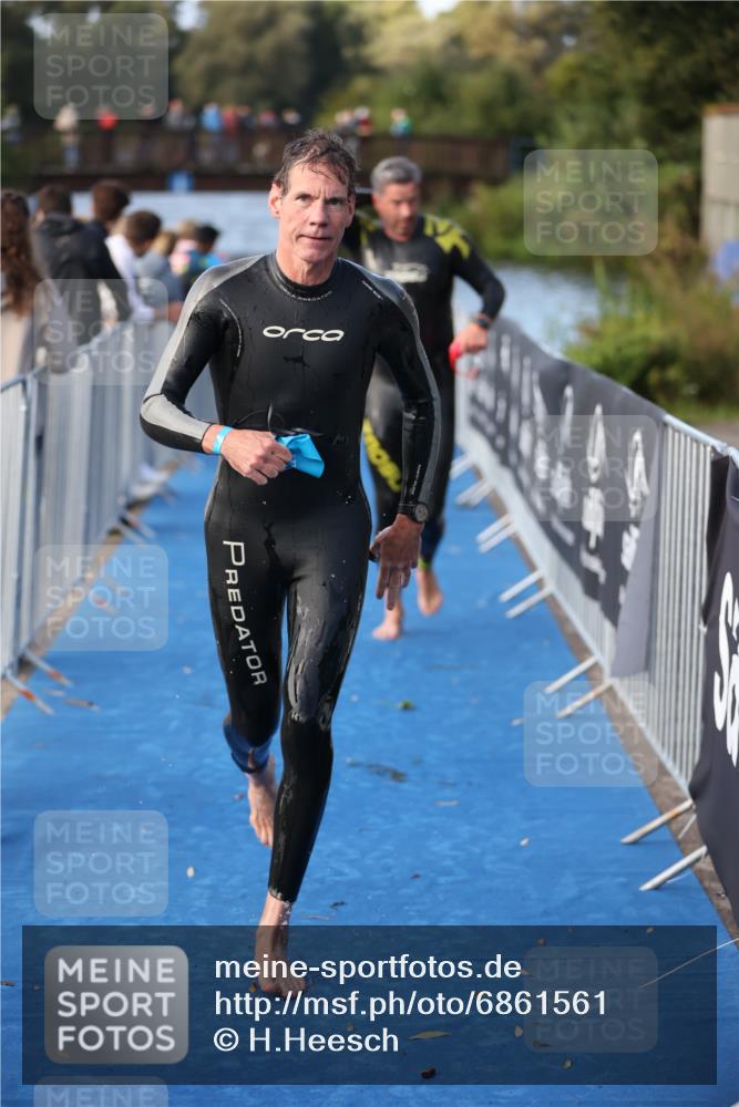 25.08.2024 - Elbe Triathlon Hamburg H.Heesch http://msf.ph/oto/6861561 25.08.2024 09:18:02 Schwimmen 361, 381, 384, 388, 421, 435 meine-sportfotos.de