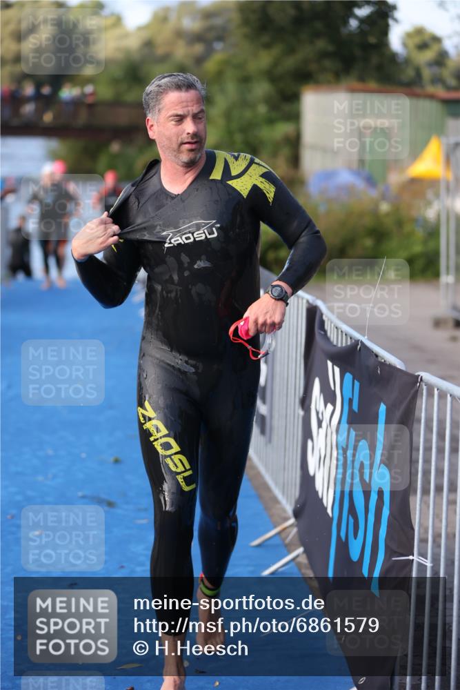 25.08.2024 - Elbe Triathlon Hamburg H.Heesch http://msf.ph/oto/6861579 25.08.2024 09:18:05 Schwimmen 361, 368, 381, 384, 388, 421, 435 meine-sportfotos.de