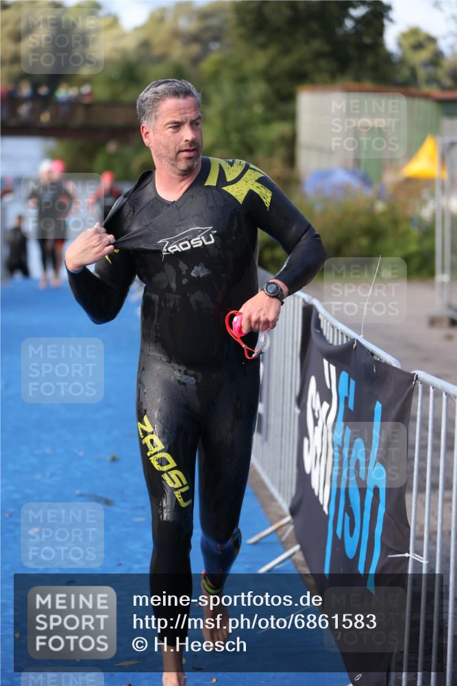 25.08.2024 - Elbe Triathlon Hamburg H.Heesch http://msf.ph/oto/6861583 25.08.2024 09:18:05 Schwimmen 361, 368, 381, 384, 388, 421, 435 meine-sportfotos.de