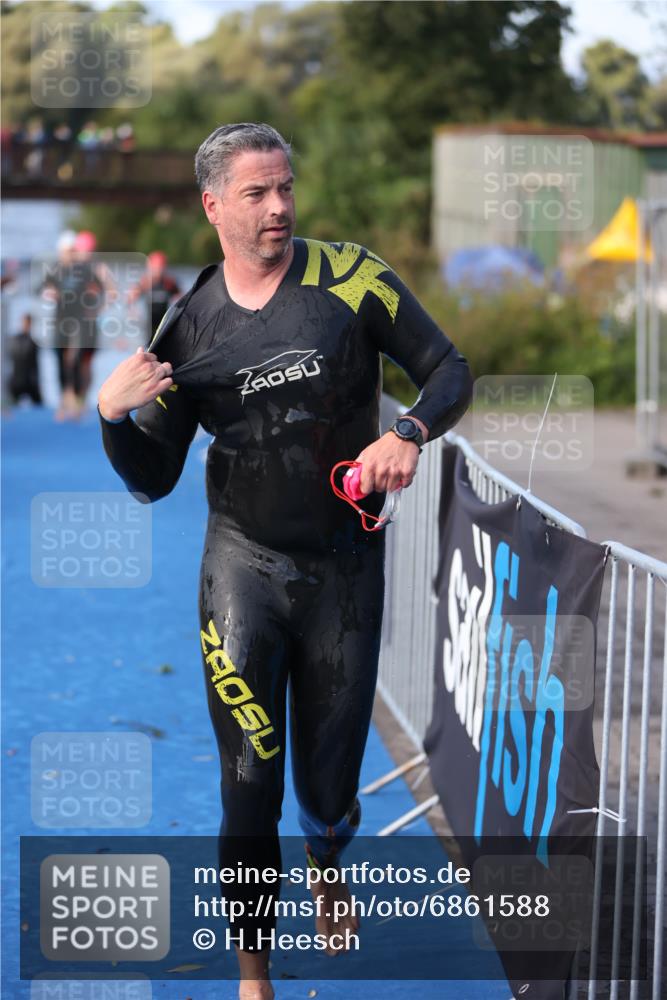 25.08.2024 - Elbe Triathlon Hamburg H.Heesch http://msf.ph/oto/6861588 25.08.2024 09:18:05 Schwimmen 361, 368, 381, 384, 388, 421, 435 meine-sportfotos.de