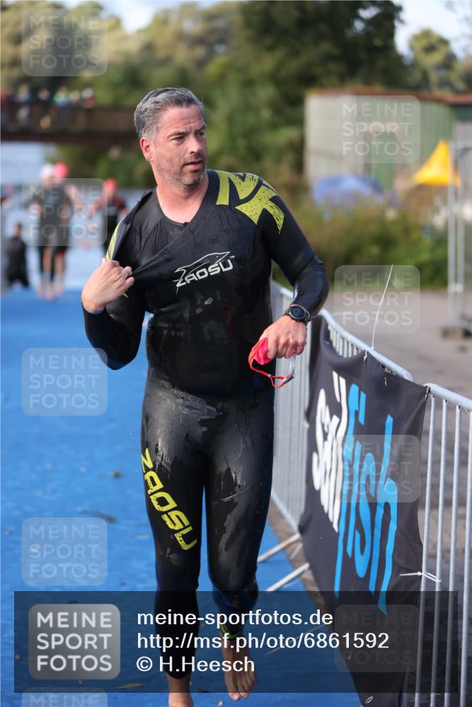 25.08.2024 - Elbe Triathlon Hamburg H.Heesch http://msf.ph/oto/6861592 25.08.2024 09:18:05 Schwimmen 361, 368, 381, 384, 388, 421, 435 meine-sportfotos.de