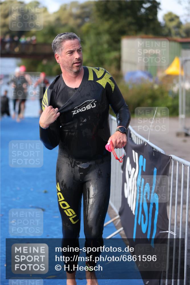 25.08.2024 - Elbe Triathlon Hamburg H.Heesch http://msf.ph/oto/6861596 25.08.2024 09:18:05 Schwimmen 361, 368, 381, 384, 388, 421, 435 meine-sportfotos.de