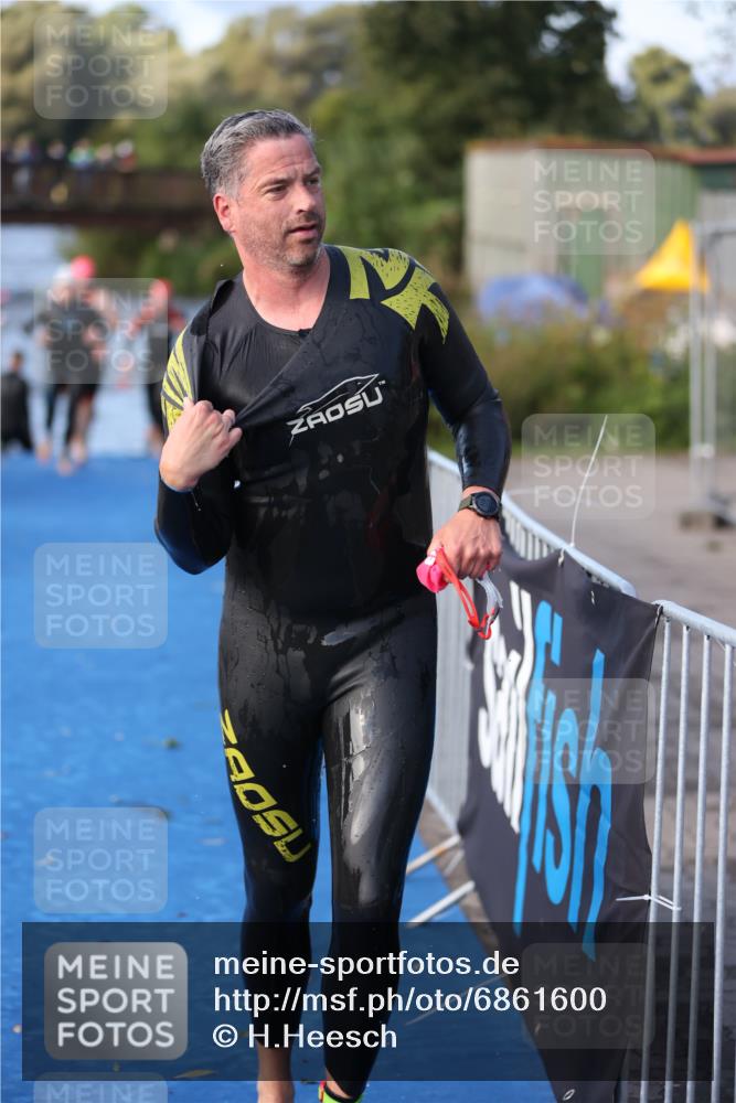 25.08.2024 - Elbe Triathlon Hamburg H.Heesch http://msf.ph/oto/6861600 25.08.2024 09:18:05 Schwimmen 361, 368, 381, 384, 388, 421, 435 meine-sportfotos.de