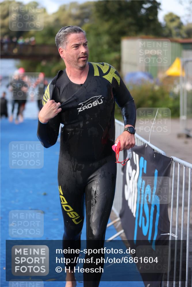 25.08.2024 - Elbe Triathlon Hamburg H.Heesch http://msf.ph/oto/6861604 25.08.2024 09:18:05 Schwimmen 361, 368, 381, 384, 388, 421, 435 meine-sportfotos.de
