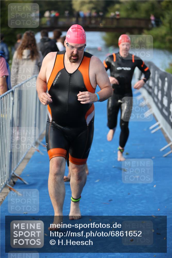 25.08.2024 - Elbe Triathlon Hamburg H.Heesch http://msf.ph/oto/6861652 25.08.2024 09:18:12 Schwimmen 361, 368, 384, 388, 421, 435 meine-sportfotos.de