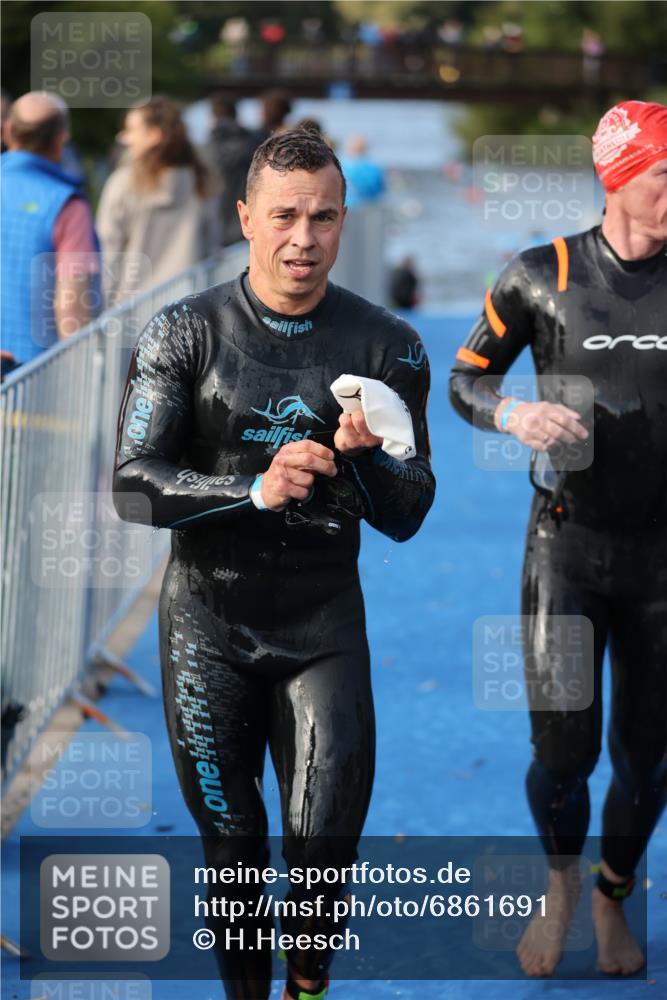 25.08.2024 - Elbe Triathlon Hamburg H.Heesch http://msf.ph/oto/6861691 25.08.2024 09:18:14 Schwimmen 333, 361, 368, 384, 388, 421, 435 meine-sportfotos.de