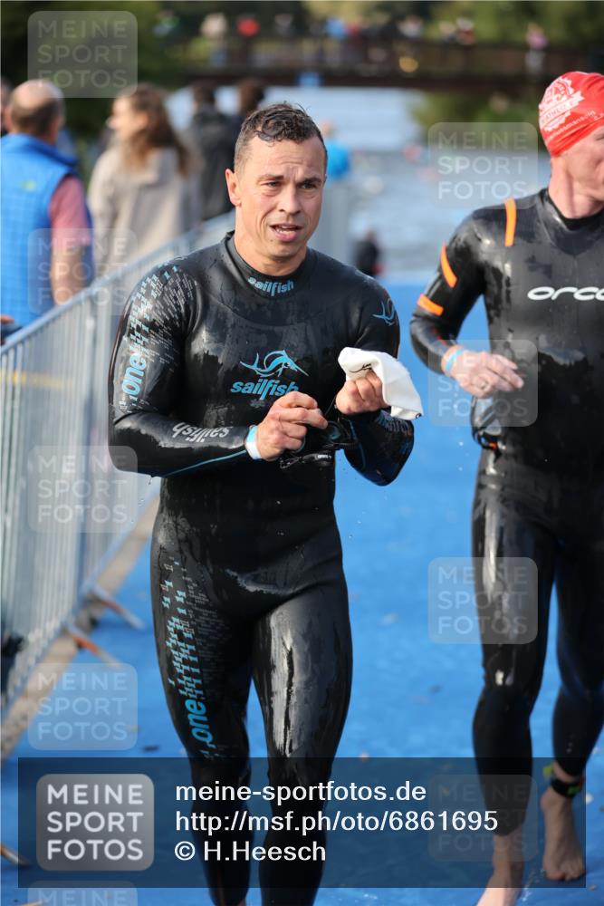 25.08.2024 - Elbe Triathlon Hamburg H.Heesch http://msf.ph/oto/6861695 25.08.2024 09:18:14 Schwimmen 333, 361, 368, 384, 388, 421, 435 meine-sportfotos.de