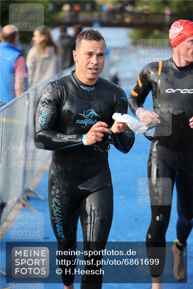 25.08.2024 - Elbe Triathlon Hamburg H.Heesch http://msf.ph/oto/6861699 25.08.2024 09:18:14 Schwimmen 333, 361, 368, 384, 388, 421, 435 meine-sportfotos.de