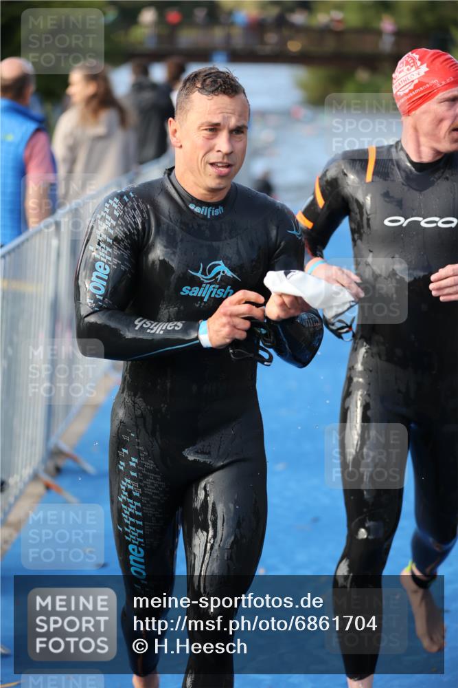 25.08.2024 - Elbe Triathlon Hamburg H.Heesch http://msf.ph/oto/6861704 25.08.2024 09:18:14 Schwimmen 333, 361, 368, 384, 388, 421, 435 meine-sportfotos.de