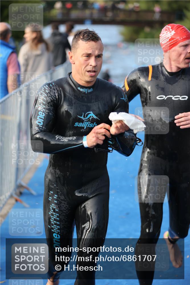 25.08.2024 - Elbe Triathlon Hamburg H.Heesch http://msf.ph/oto/6861707 25.08.2024 09:18:14 Schwimmen 333, 361, 368, 384, 388, 421, 435 meine-sportfotos.de