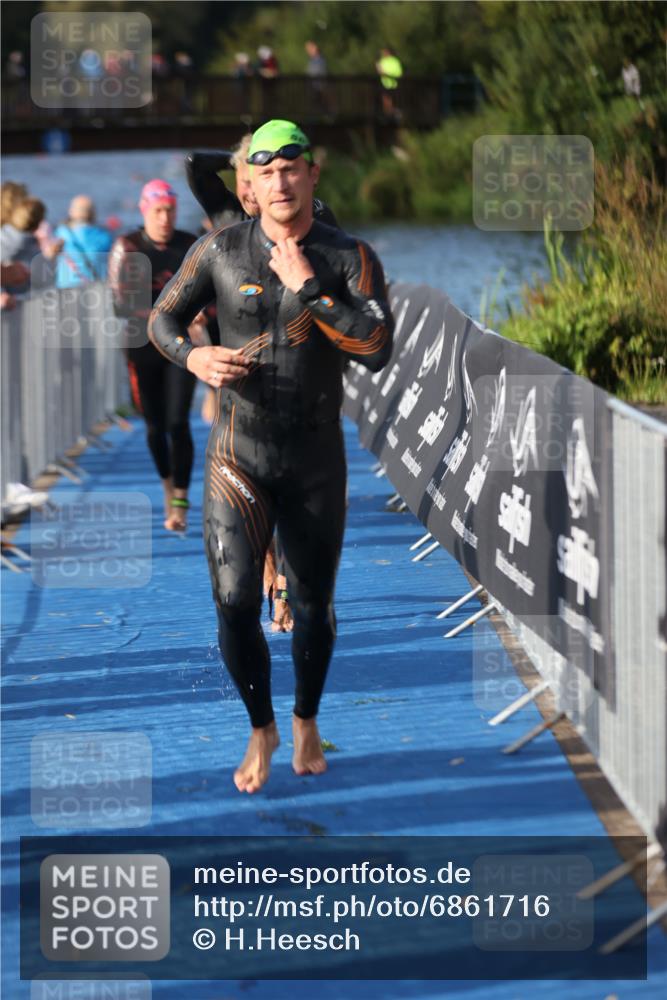 25.08.2024 - Elbe Triathlon Hamburg H.Heesch http://msf.ph/oto/6861716 25.08.2024 09:18:28 Schwimmen 333, 341, 357, 361, 368, 374, 384, 388, 406, 418, 435 meine-sportfotos.de