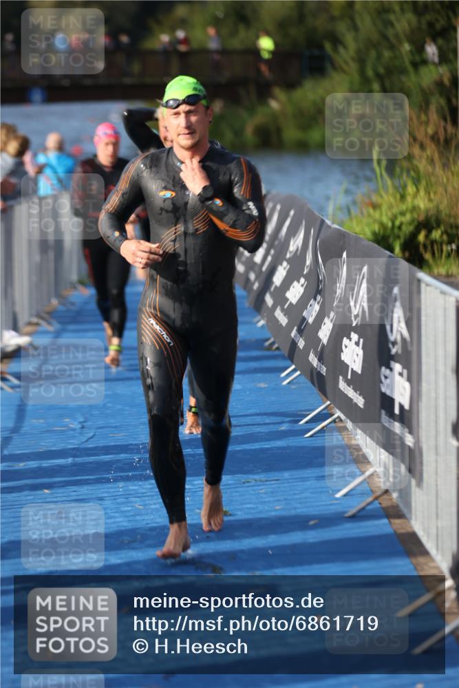 25.08.2024 - Elbe Triathlon Hamburg H.Heesch http://msf.ph/oto/6861719 25.08.2024 09:18:28 Schwimmen 333, 341, 357, 361, 368, 374, 384, 388, 406, 418, 435 meine-sportfotos.de
