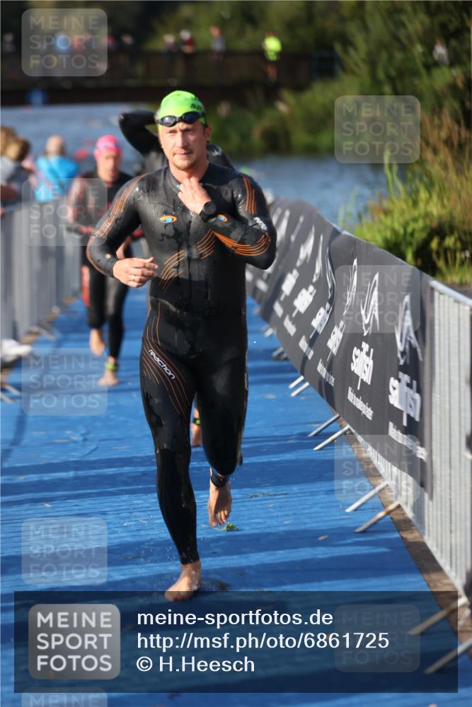25.08.2024 - Elbe Triathlon Hamburg H.Heesch http://msf.ph/oto/6861725 25.08.2024 09:18:28 Schwimmen 333, 341, 357, 361, 368, 374, 384, 388, 406, 418, 435 meine-sportfotos.de