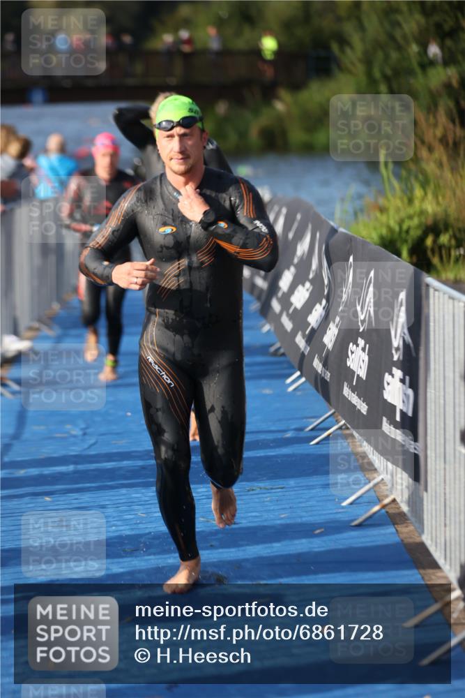 25.08.2024 - Elbe Triathlon Hamburg H.Heesch http://msf.ph/oto/6861728 25.08.2024 09:18:28 Schwimmen 333, 341, 357, 361, 368, 374, 384, 388, 406, 418, 435 meine-sportfotos.de