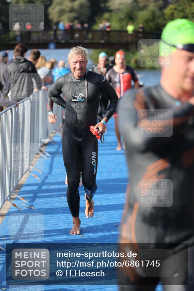 25.08.2024 - Elbe Triathlon Hamburg H.Heesch http://msf.ph/oto/6861745 25.08.2024 09:18:30 Schwimmen 333, 341, 357, 361, 368, 374, 384, 388, 406, 418, 435 meine-sportfotos.de