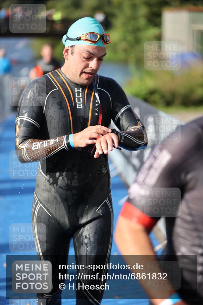 25.08.2024 - Elbe Triathlon Hamburg H.Heesch http://msf.ph/oto/6861832 25.08.2024 09:18:35 Schwimmen 333, 341, 355, 357, 368, 374, 406, 418 meine-sportfotos.de