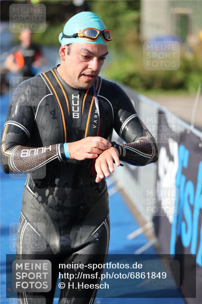 25.08.2024 - Elbe Triathlon Hamburg H.Heesch http://msf.ph/oto/6861849 25.08.2024 09:18:35 Schwimmen 333, 341, 355, 357, 368, 374, 406, 418 meine-sportfotos.de