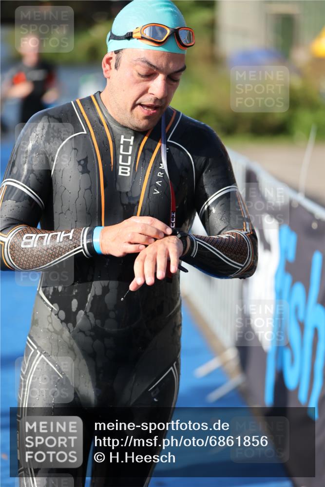 25.08.2024 - Elbe Triathlon Hamburg H.Heesch http://msf.ph/oto/6861856 25.08.2024 09:18:35 Schwimmen 333, 341, 355, 357, 368, 374, 406, 418 meine-sportfotos.de