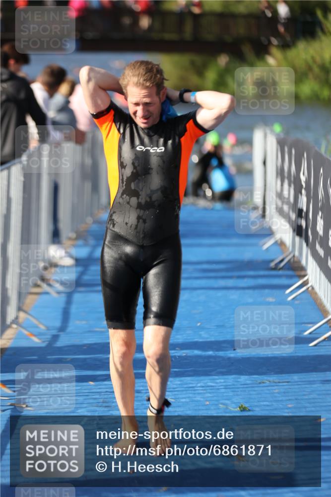 25.08.2024 - Elbe Triathlon Hamburg H.Heesch http://msf.ph/oto/6861871 25.08.2024 09:18:38 Schwimmen 221, 333, 341, 355, 357, 368, 374, 406, 418 meine-sportfotos.de