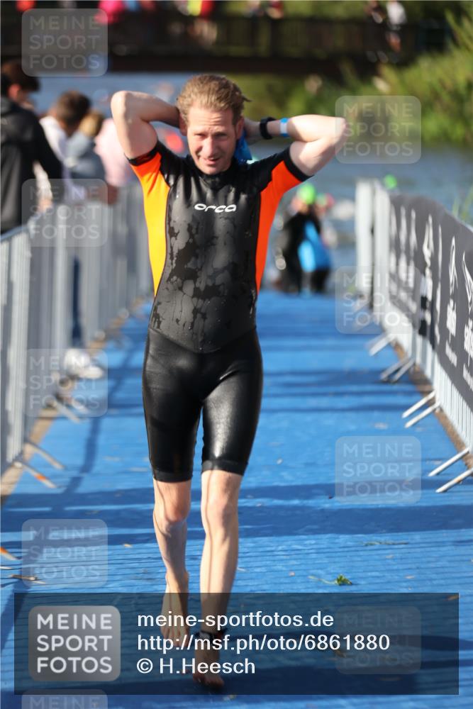 25.08.2024 - Elbe Triathlon Hamburg H.Heesch http://msf.ph/oto/6861880 25.08.2024 09:18:38 Schwimmen 221, 333, 341, 355, 357, 368, 374, 406, 418 meine-sportfotos.de