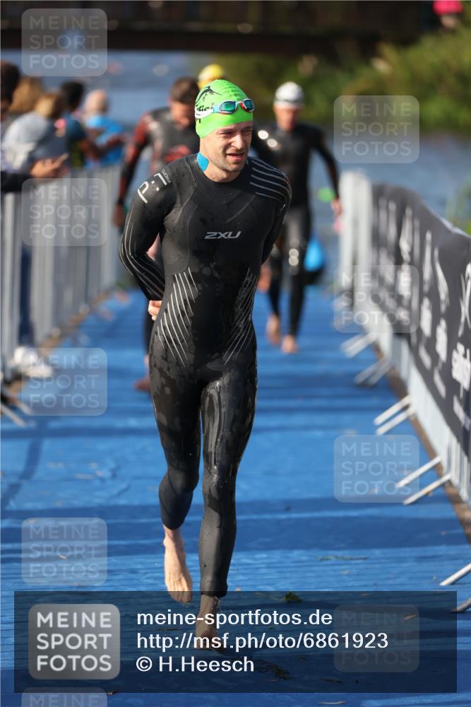 25.08.2024 - Elbe Triathlon Hamburg H.Heesch http://msf.ph/oto/6861923 25.08.2024 09:18:49 Schwimmen 221, 341, 355, 357, 374, 406, 418, 528 meine-sportfotos.de