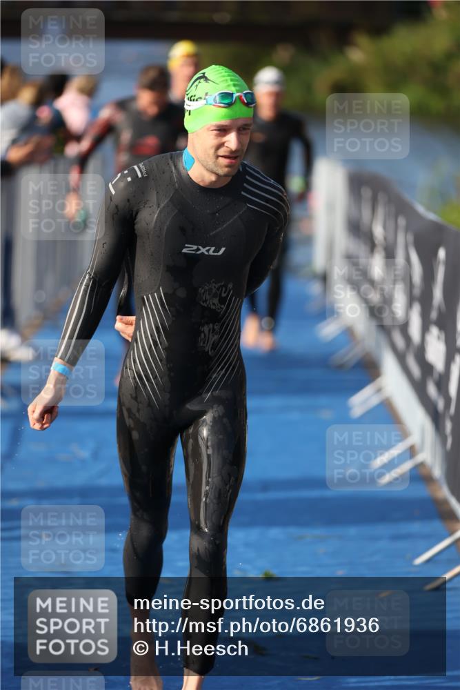 25.08.2024 - Elbe Triathlon Hamburg H.Heesch http://msf.ph/oto/6861936 25.08.2024 09:18:49 Schwimmen 221, 341, 355, 357, 374, 406, 418, 528 meine-sportfotos.de