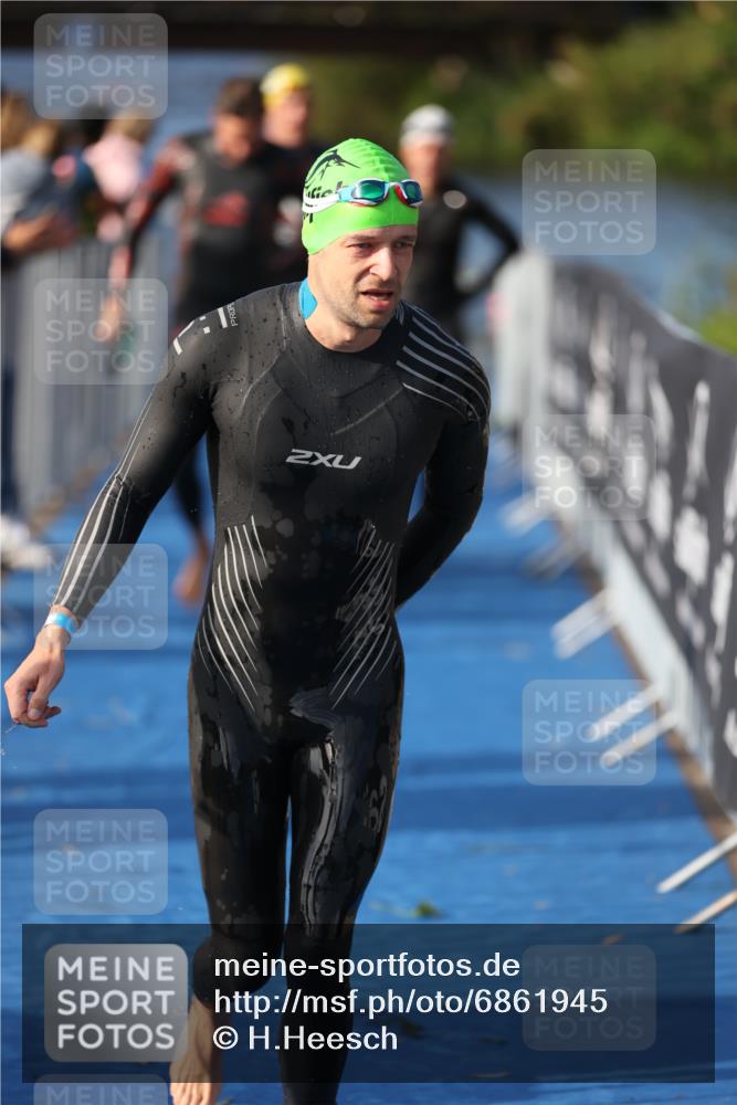 25.08.2024 - Elbe Triathlon Hamburg H.Heesch http://msf.ph/oto/6861945 25.08.2024 09:18:50 Schwimmen 221, 341, 355, 357, 374, 406, 407, 418, 528 meine-sportfotos.de