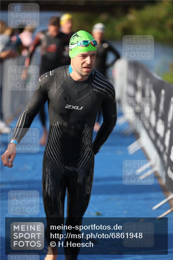 25.08.2024 - Elbe Triathlon Hamburg H.Heesch http://msf.ph/oto/6861948 25.08.2024 09:18:50 Schwimmen 221, 341, 355, 357, 374, 406, 407, 418, 528 meine-sportfotos.de