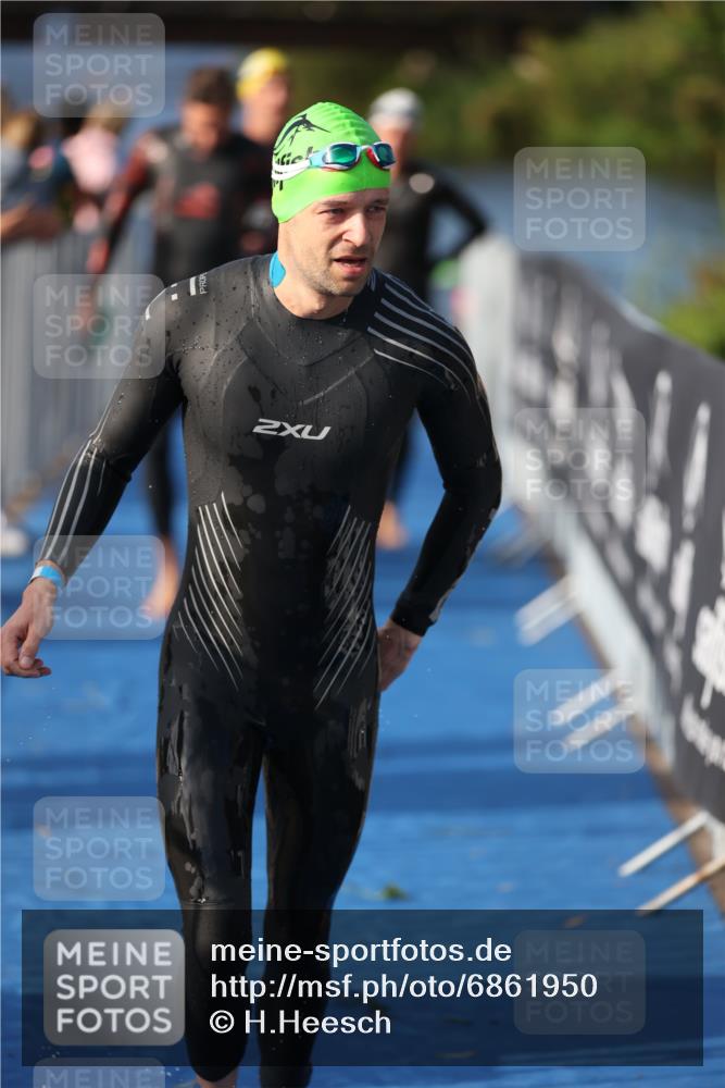 25.08.2024 - Elbe Triathlon Hamburg H.Heesch http://msf.ph/oto/6861950 25.08.2024 09:18:50 Schwimmen 221, 341, 355, 357, 374, 406, 407, 418, 528 meine-sportfotos.de