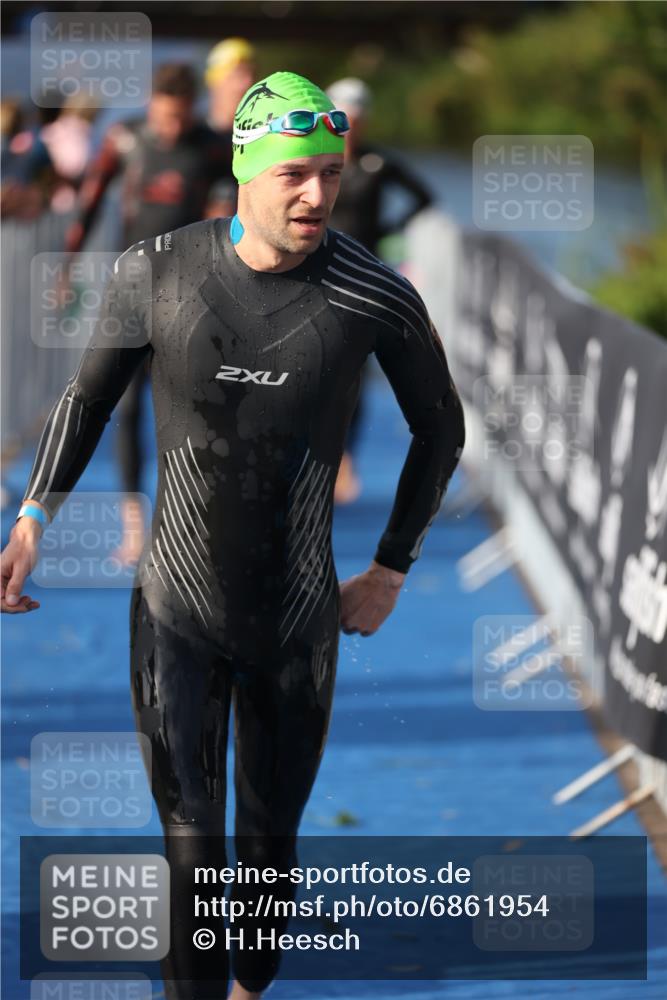 25.08.2024 - Elbe Triathlon Hamburg H.Heesch http://msf.ph/oto/6861954 25.08.2024 09:18:50 Schwimmen 221, 341, 355, 357, 374, 406, 407, 418, 528 meine-sportfotos.de