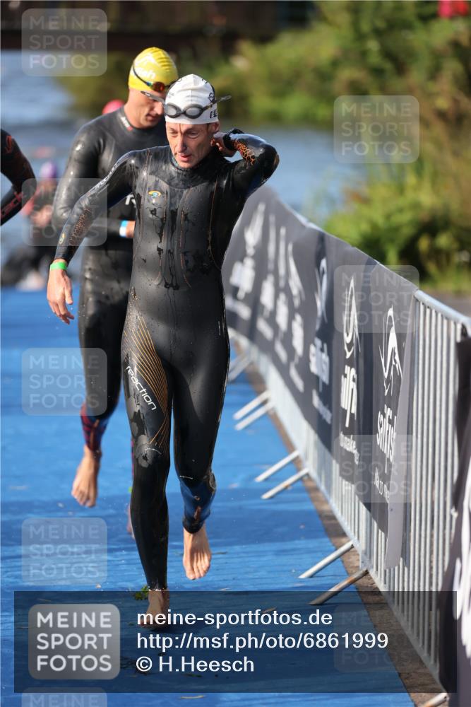 25.08.2024 - Elbe Triathlon Hamburg H.Heesch http://msf.ph/oto/6861999 25.08.2024 09:18:53 Schwimmen 221, 355, 374, 376, 400, 406, 407, 418, 528 meine-sportfotos.de