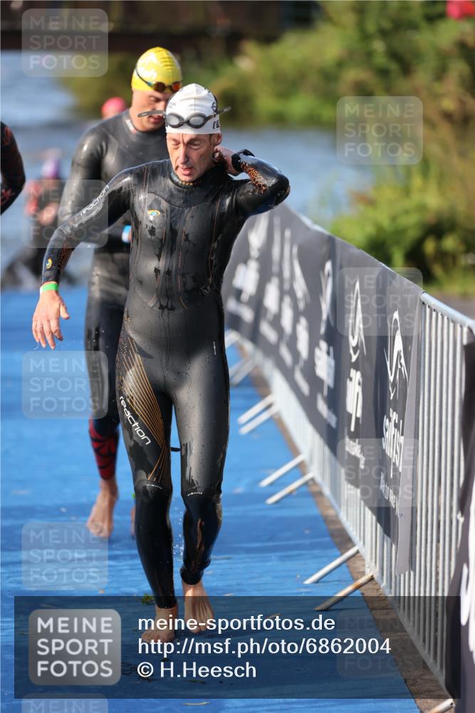 25.08.2024 - Elbe Triathlon Hamburg H.Heesch http://msf.ph/oto/6862004 25.08.2024 09:18:53 Schwimmen 221, 355, 374, 376, 400, 406, 407, 418, 528 meine-sportfotos.de