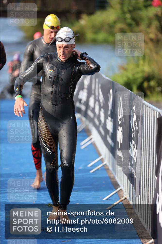 25.08.2024 - Elbe Triathlon Hamburg H.Heesch http://msf.ph/oto/6862009 25.08.2024 09:18:53 Schwimmen 221, 355, 374, 376, 400, 406, 407, 418, 528 meine-sportfotos.de