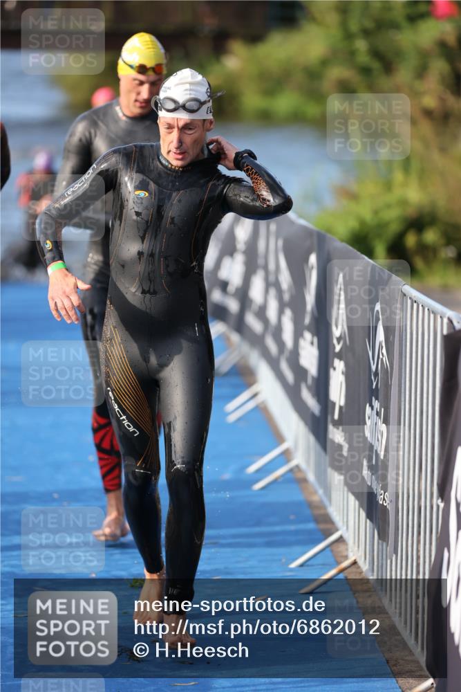 25.08.2024 - Elbe Triathlon Hamburg H.Heesch http://msf.ph/oto/6862012 25.08.2024 09:18:53 Schwimmen 221, 355, 374, 376, 400, 406, 407, 418, 528 meine-sportfotos.de