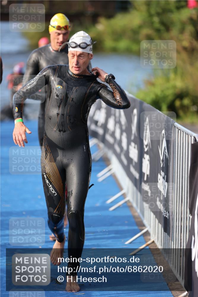 25.08.2024 - Elbe Triathlon Hamburg H.Heesch http://msf.ph/oto/6862020 25.08.2024 09:18:53 Schwimmen 221, 355, 374, 376, 400, 406, 407, 418, 528 meine-sportfotos.de