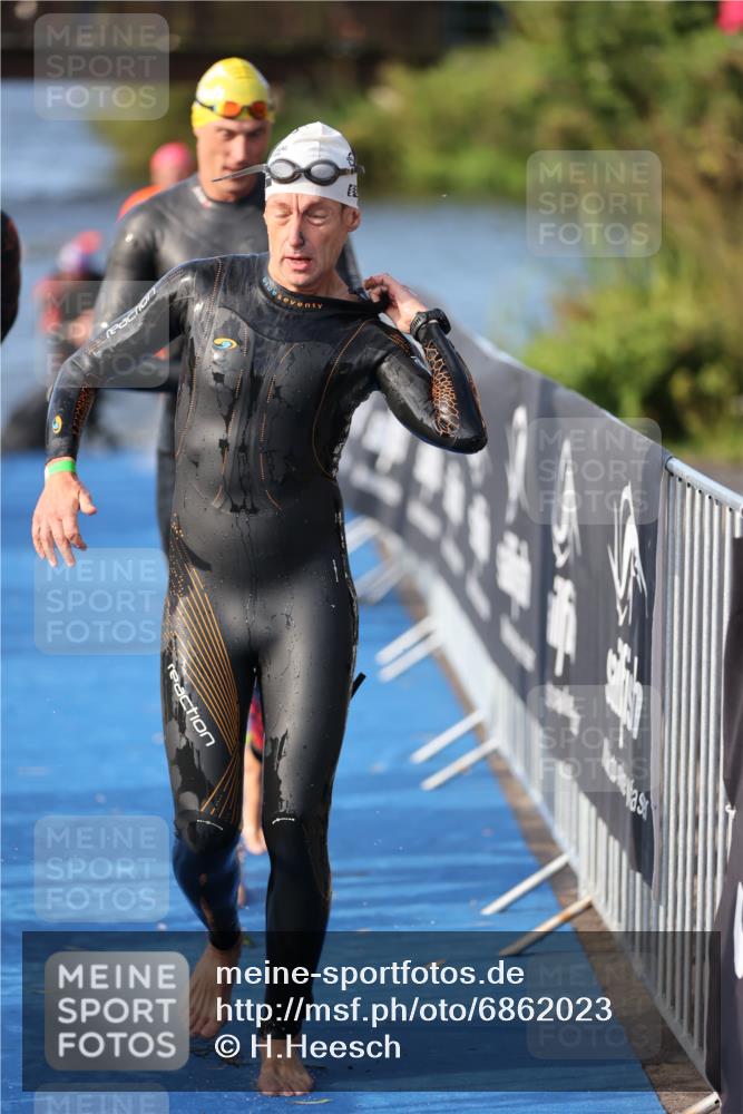 25.08.2024 - Elbe Triathlon Hamburg H.Heesch http://msf.ph/oto/6862023 25.08.2024 09:18:53 Schwimmen 221, 355, 374, 376, 400, 406, 407, 418, 528 meine-sportfotos.de