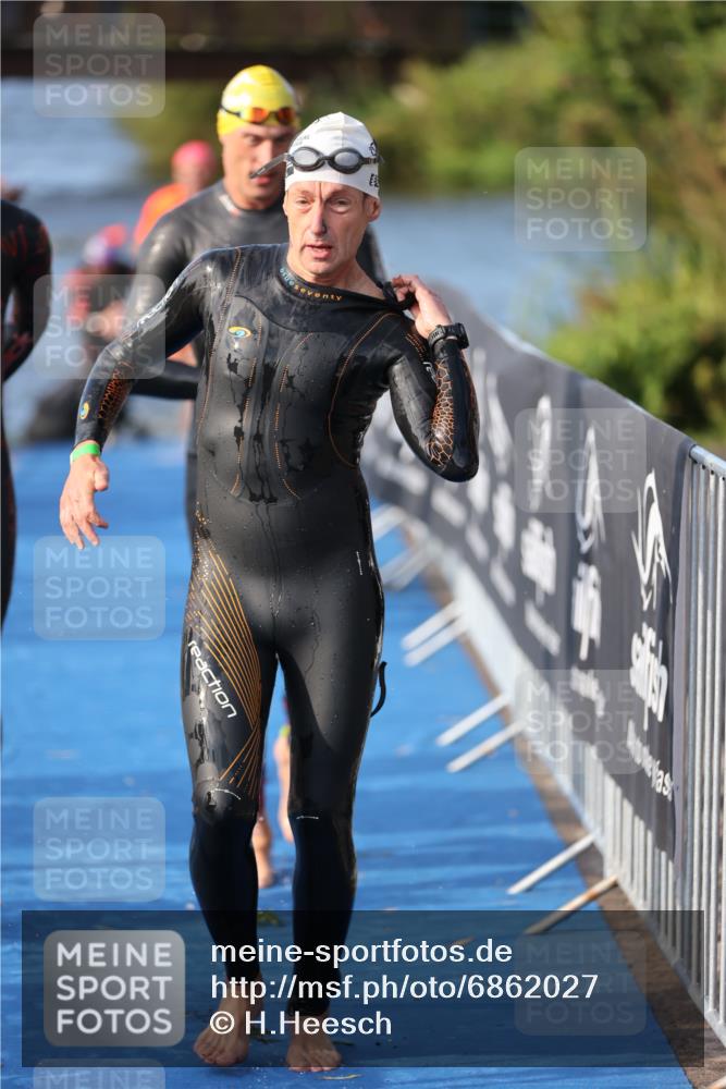 25.08.2024 - Elbe Triathlon Hamburg H.Heesch http://msf.ph/oto/6862027 25.08.2024 09:18:53 Schwimmen 221, 355, 374, 376, 400, 406, 407, 418, 528 meine-sportfotos.de