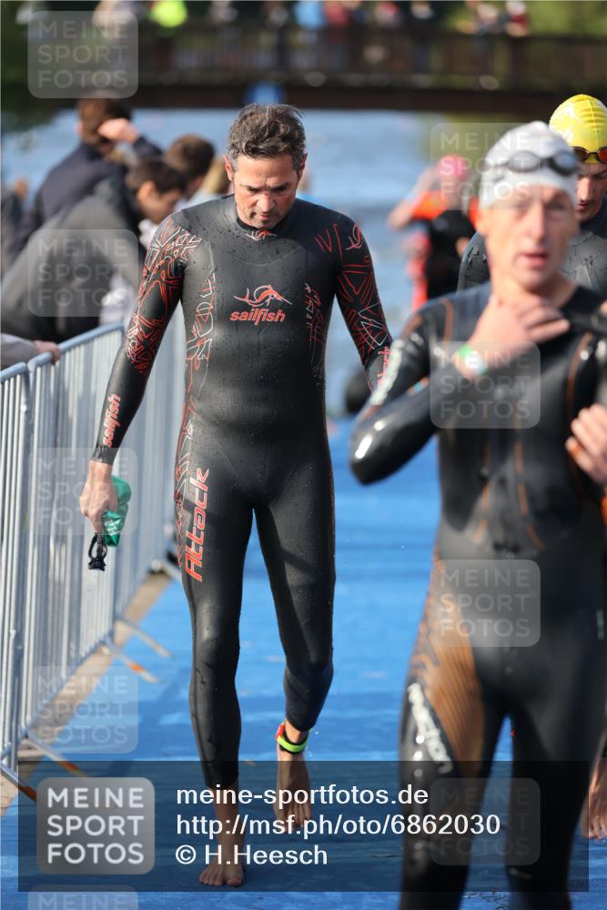 25.08.2024 - Elbe Triathlon Hamburg H.Heesch http://msf.ph/oto/6862030 25.08.2024 09:18:54 Schwimmen 221, 355, 374, 376, 400, 407, 418, 528 meine-sportfotos.de