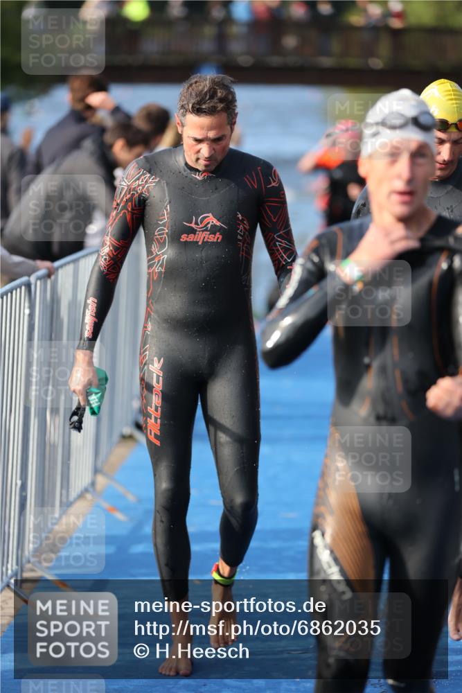 25.08.2024 - Elbe Triathlon Hamburg H.Heesch http://msf.ph/oto/6862035 25.08.2024 09:18:54 Schwimmen 221, 355, 374, 376, 400, 407, 418, 528 meine-sportfotos.de