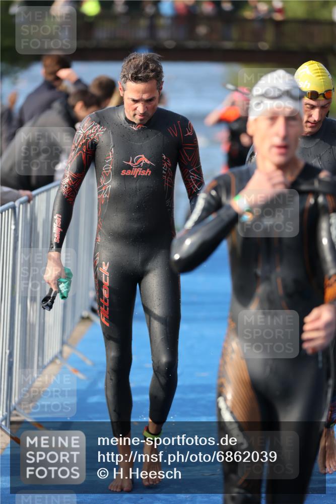 25.08.2024 - Elbe Triathlon Hamburg H.Heesch http://msf.ph/oto/6862039 25.08.2024 09:18:54 Schwimmen 221, 355, 374, 376, 400, 407, 418, 528 meine-sportfotos.de