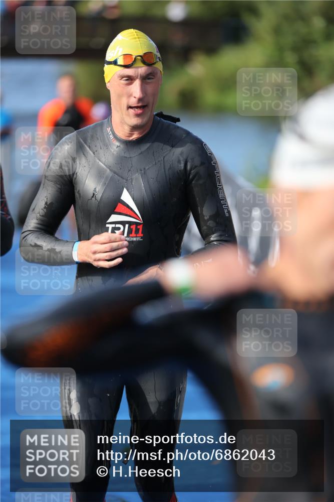 25.08.2024 - Elbe Triathlon Hamburg H.Heesch http://msf.ph/oto/6862043 25.08.2024 09:18:55 Schwimmen 221, 355, 358, 374, 376, 400, 407, 418, 431, 528 meine-sportfotos.de
