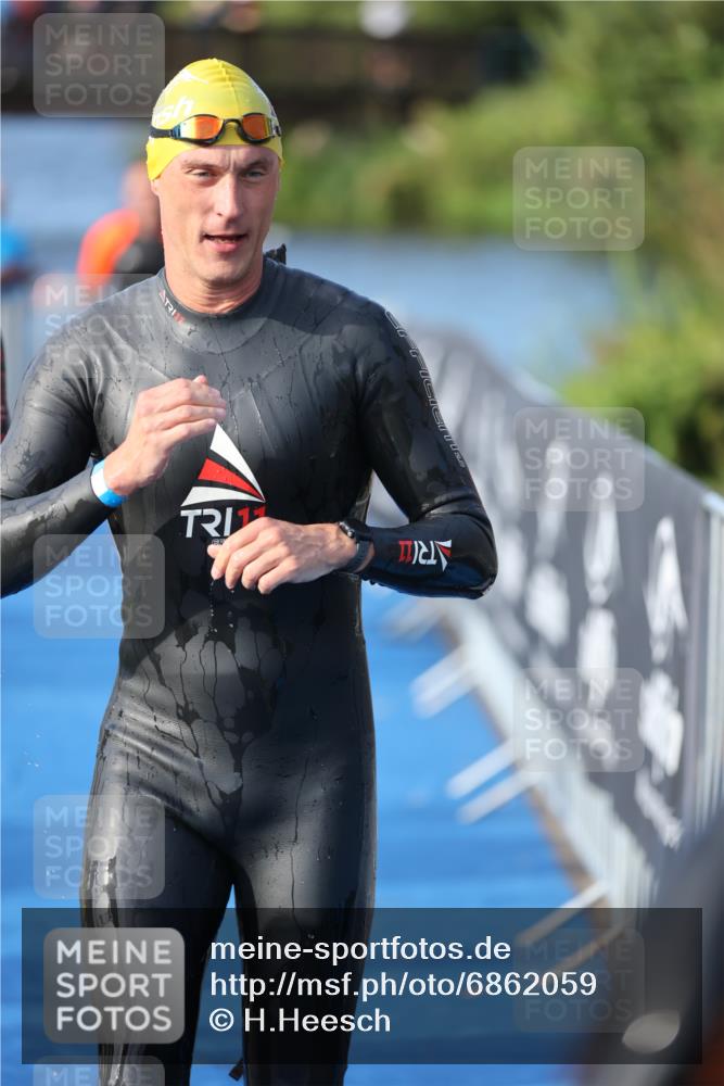 25.08.2024 - Elbe Triathlon Hamburg H.Heesch http://msf.ph/oto/6862059 25.08.2024 09:18:55 Schwimmen 221, 355, 358, 374, 376, 400, 407, 418, 431, 528 meine-sportfotos.de