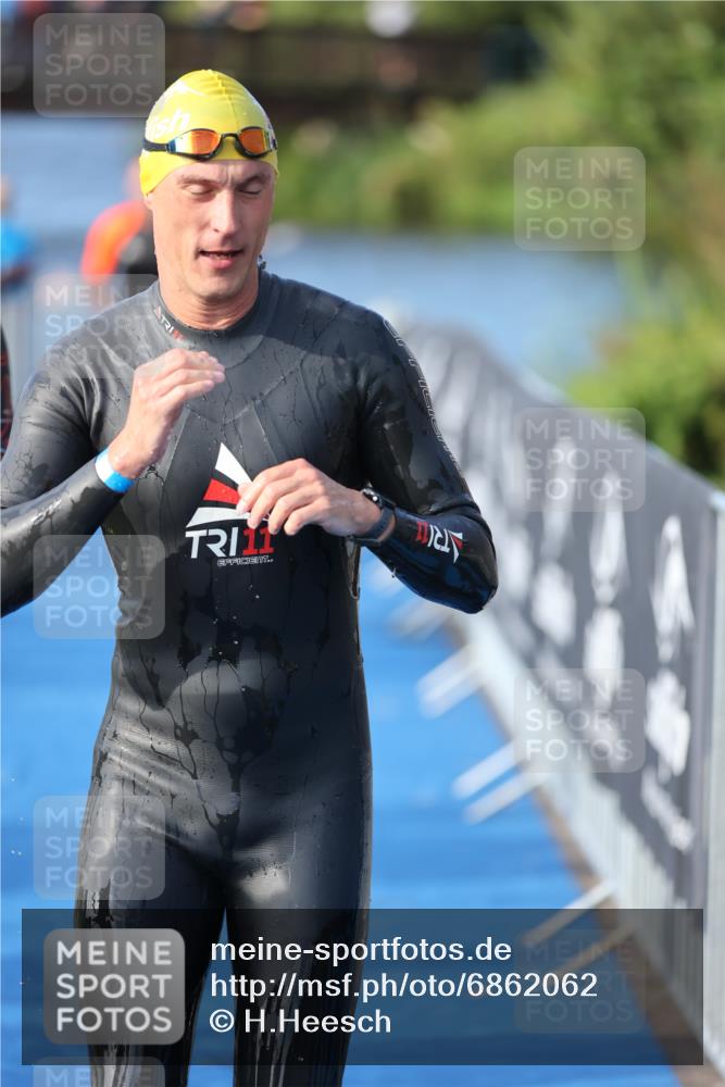 25.08.2024 - Elbe Triathlon Hamburg H.Heesch http://msf.ph/oto/6862062 25.08.2024 09:18:55 Schwimmen 221, 355, 358, 374, 376, 400, 407, 418, 431, 528 meine-sportfotos.de