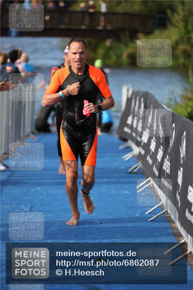 25.08.2024 - Elbe Triathlon Hamburg H.Heesch http://msf.ph/oto/6862087 25.08.2024 09:18:59 Schwimmen 221, 355, 358, 374, 376, 383, 398, 400, 407, 431, 528 meine-sportfotos.de