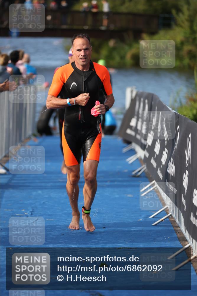 25.08.2024 - Elbe Triathlon Hamburg H.Heesch http://msf.ph/oto/6862092 25.08.2024 09:18:59 Schwimmen 221, 355, 358, 374, 376, 383, 398, 400, 407, 431, 528 meine-sportfotos.de
