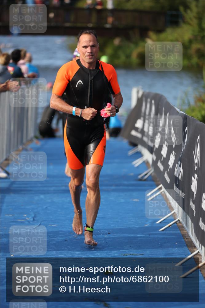 25.08.2024 - Elbe Triathlon Hamburg H.Heesch http://msf.ph/oto/6862100 25.08.2024 09:18:59 Schwimmen 221, 355, 358, 374, 376, 383, 398, 400, 407, 431, 528 meine-sportfotos.de