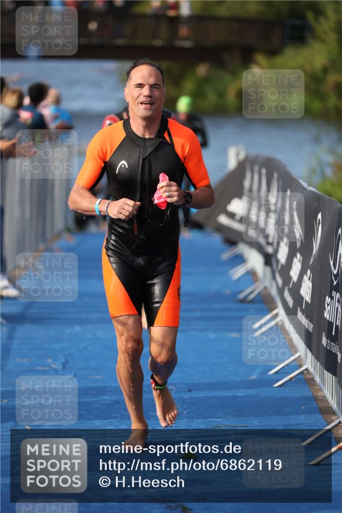 25.08.2024 - Elbe Triathlon Hamburg H.Heesch http://msf.ph/oto/6862119 25.08.2024 09:19:00 Schwimmen 221, 355, 358, 376, 383, 398, 400, 407, 431, 528 meine-sportfotos.de